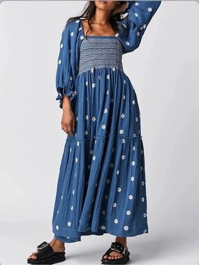 fit and flare midi dress with v neck Sleeveless V Neck Denim Fit And Flare Midi Dress - LARGE / BLUE